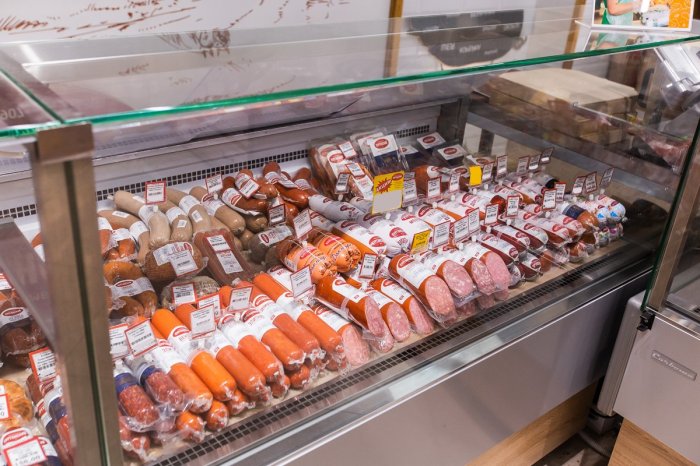 Весенние скидки в фирменном магазине "Хлеб да мясо"